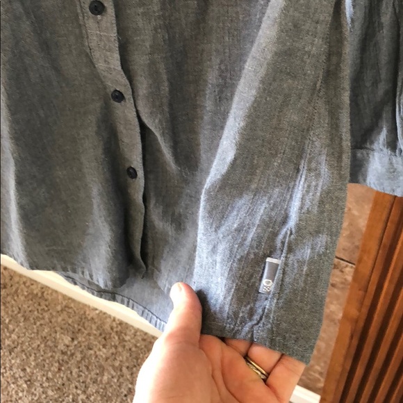 Mountain hardwear button up shirt - Picture 4 of 4